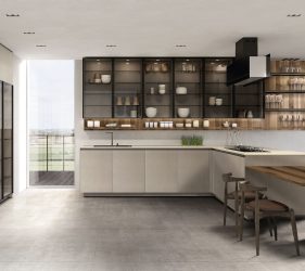 cucina moderna in legno con tavolo da cucina e sedie e ampia scaffalatura in cui riporre stoviglie